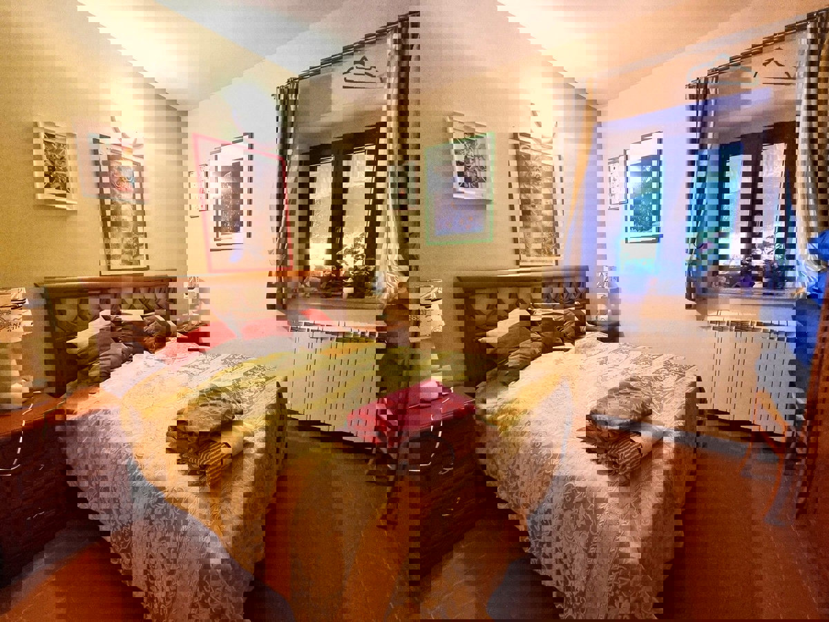 POREČ - KAMNITA HIŠA Z BAZENOM IN WELLNESSOM