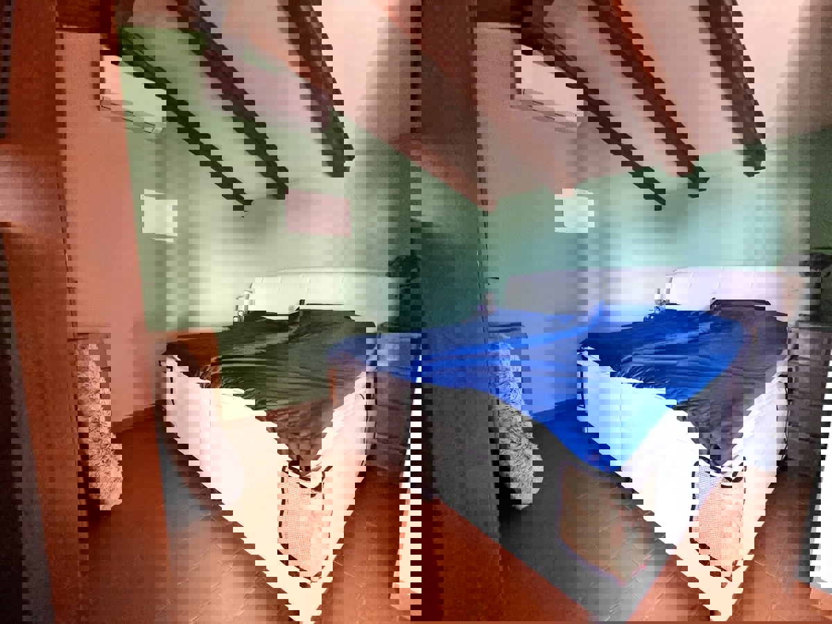 POREČ - KAMNITA HIŠA Z BAZENOM IN WELLNESSOM