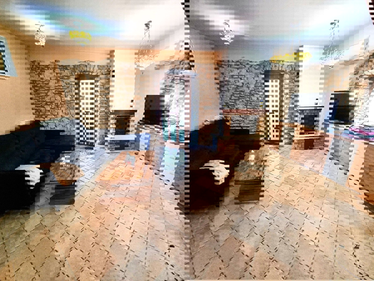 POREČ - KAMNITA HIŠA Z BAZENOM IN WELLNESSOM