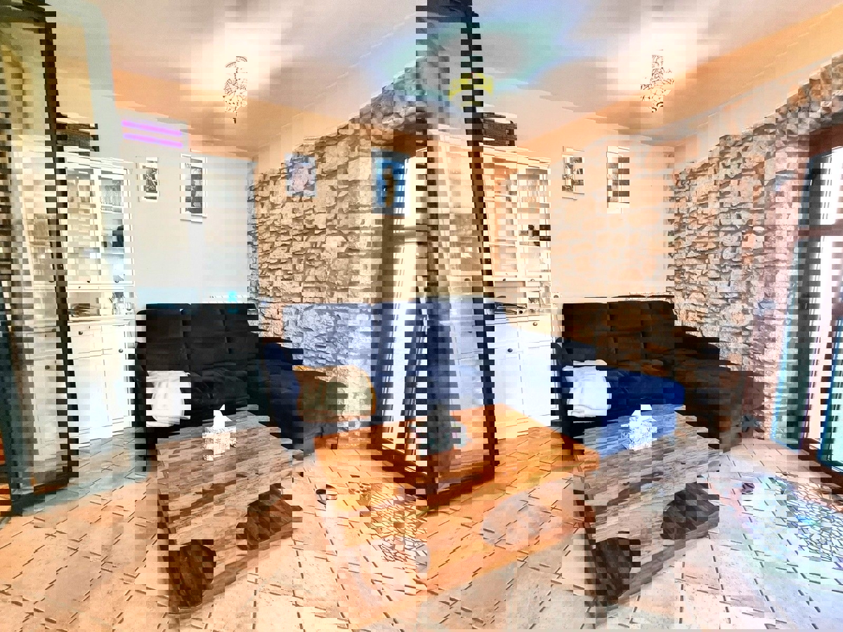 POREČ - KAMNITA HIŠA Z BAZENOM IN WELLNESSOM