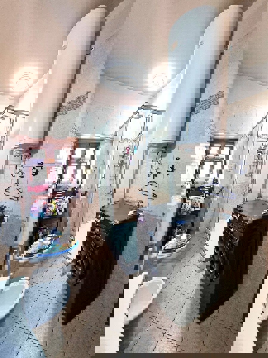 POREČ - KAMNITA HIŠA Z BAZENOM IN WELLNESSOM