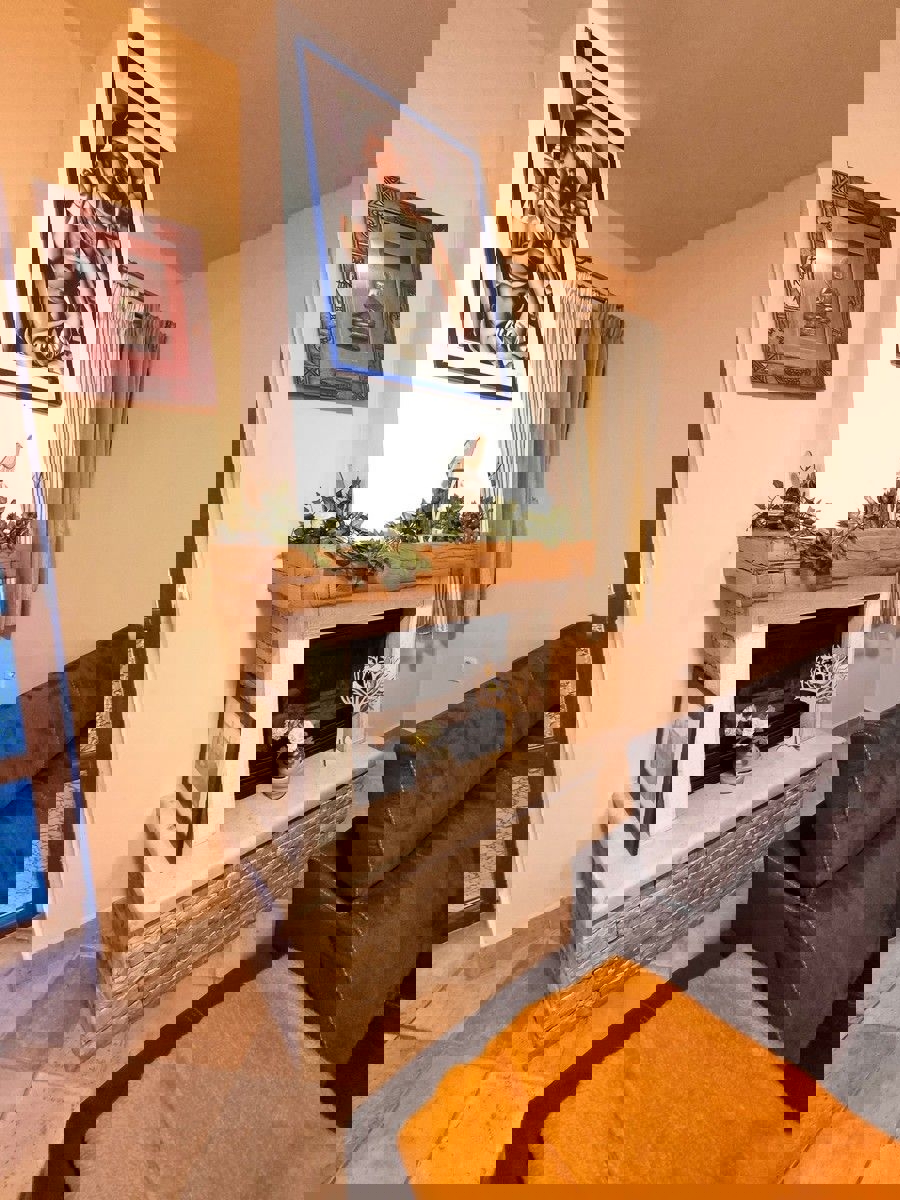 POREČ - KAMNITA HIŠA Z BAZENOM IN WELLNESSOM