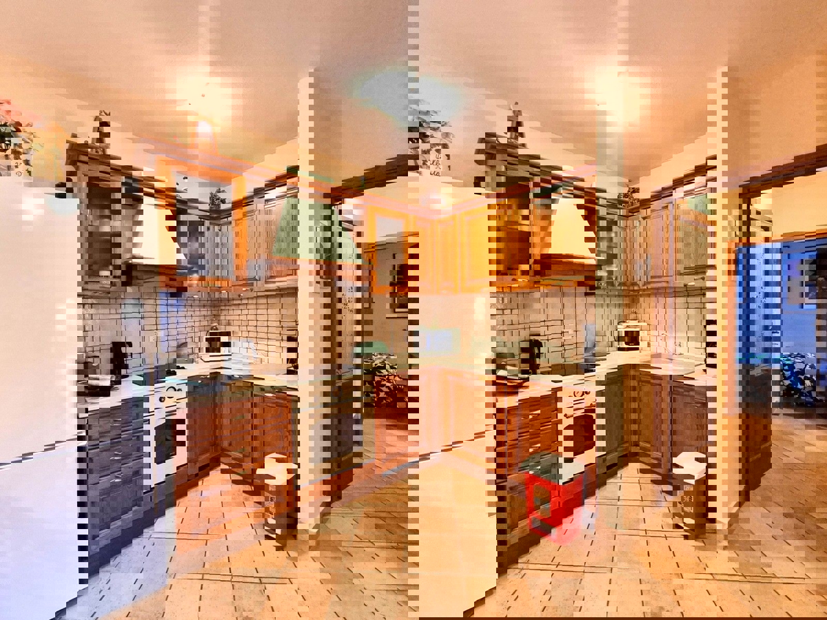 POREČ - KAMNITA HIŠA Z BAZENOM IN WELLNESSOM