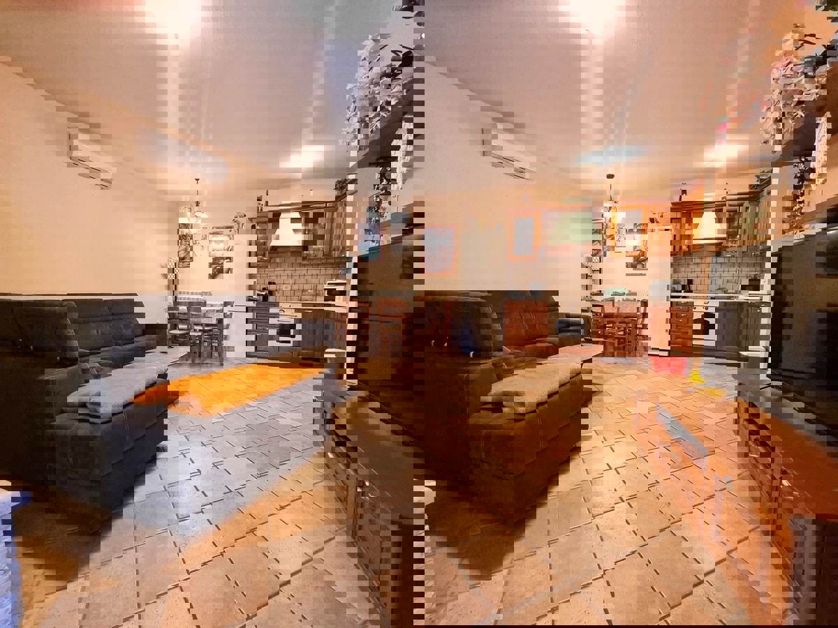 POREČ - KAMNITA HIŠA Z BAZENOM IN WELLNESSOM