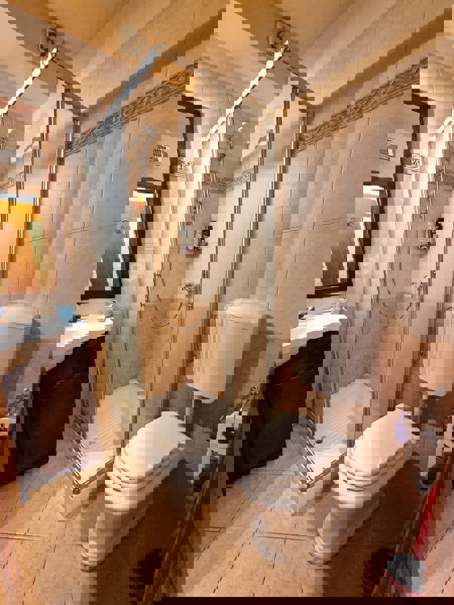 POREČ - KAMNITA HIŠA Z BAZENOM IN WELLNESSOM