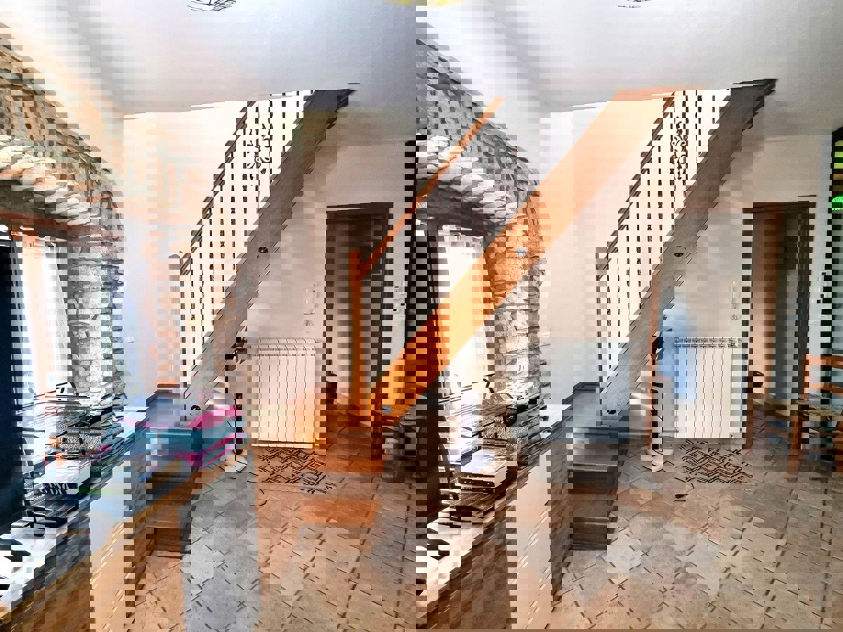 POREČ - KAMNITA HIŠA Z BAZENOM IN WELLNESSOM