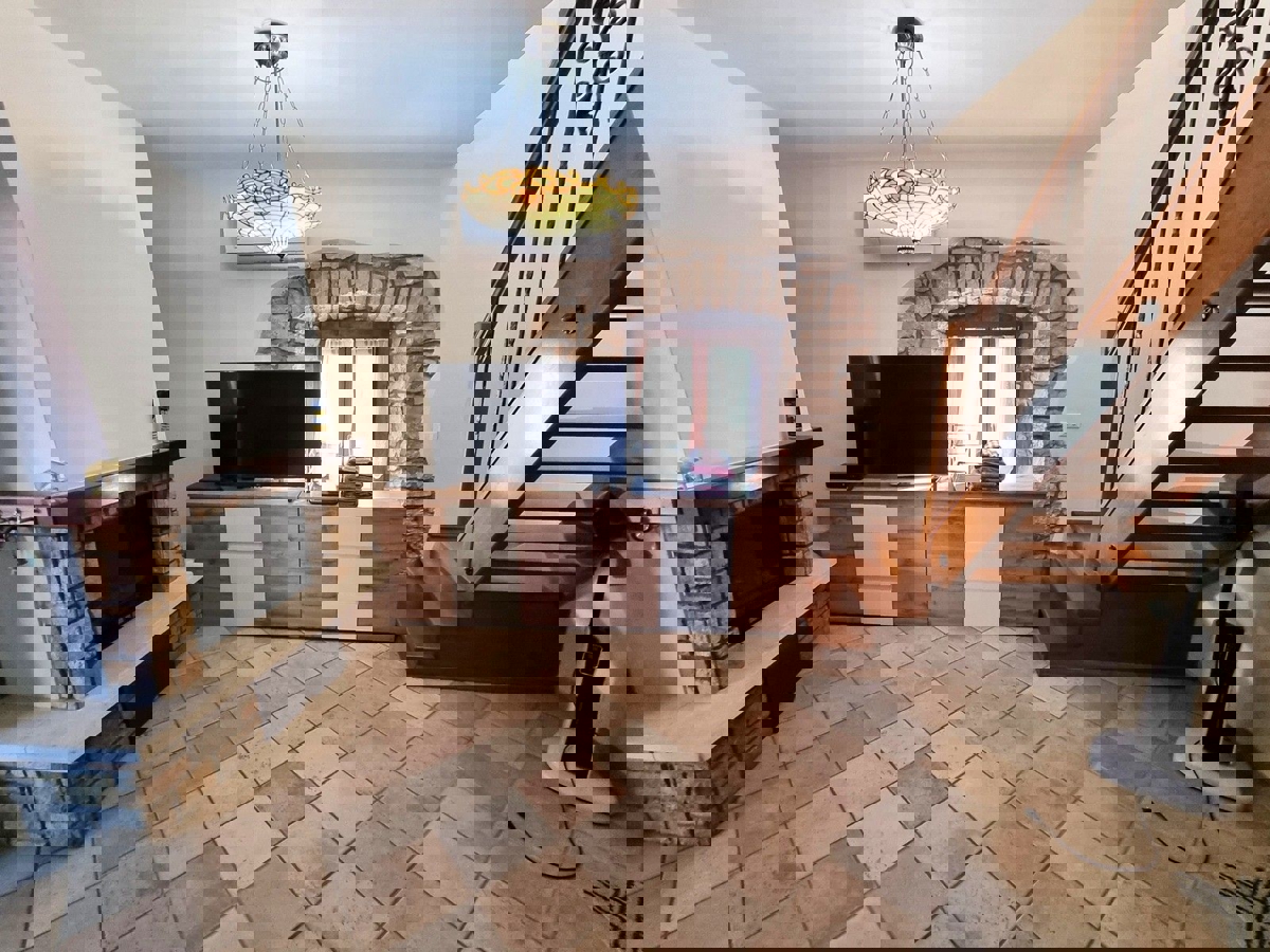 POREČ - KAMNITA HIŠA Z BAZENOM IN WELLNESSOM