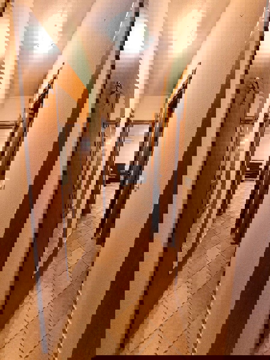 POREČ - KAMNITA HIŠA Z BAZENOM IN WELLNESSOM