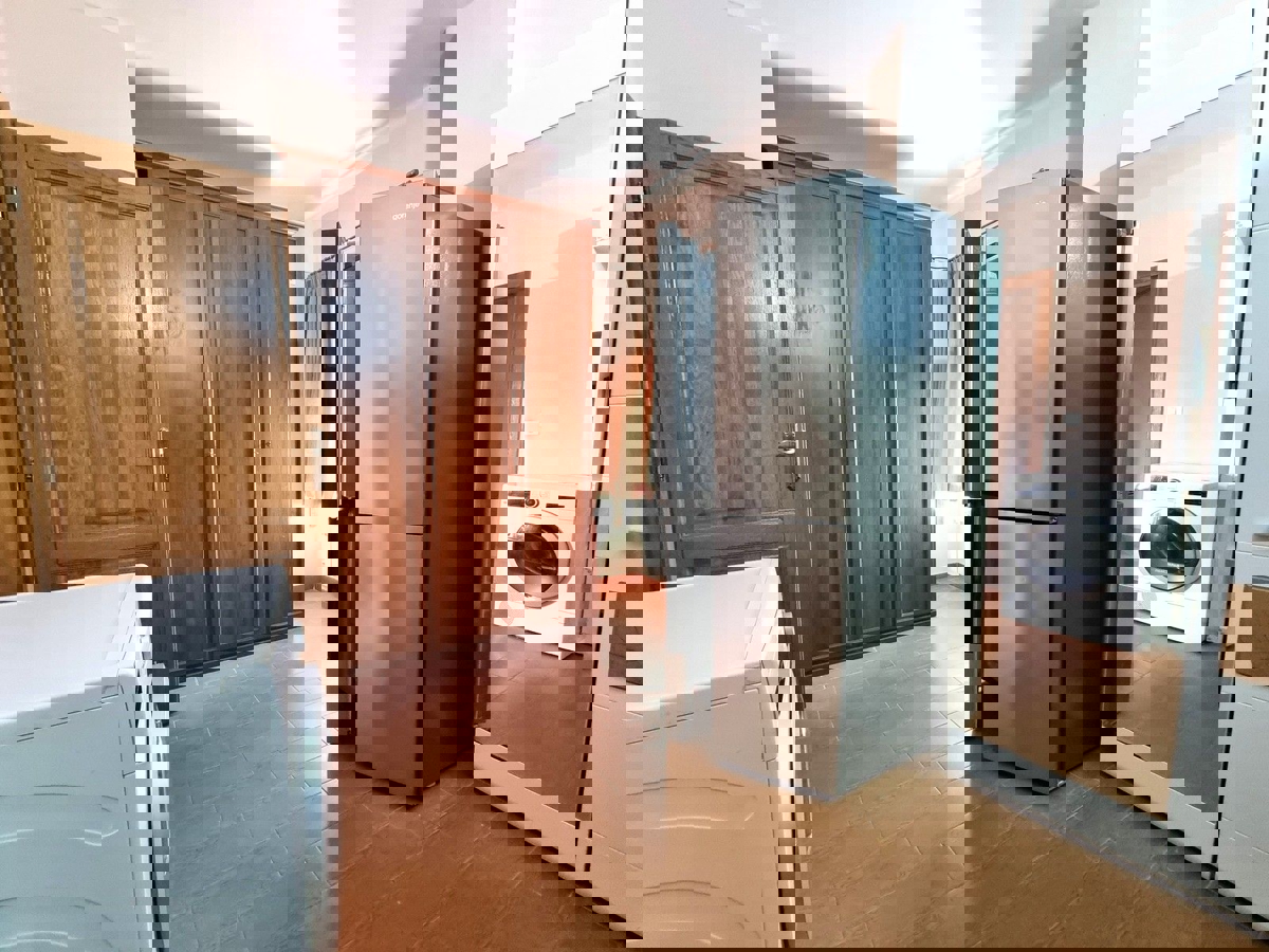 POREČ - KAMNITA HIŠA Z BAZENOM IN WELLNESSOM