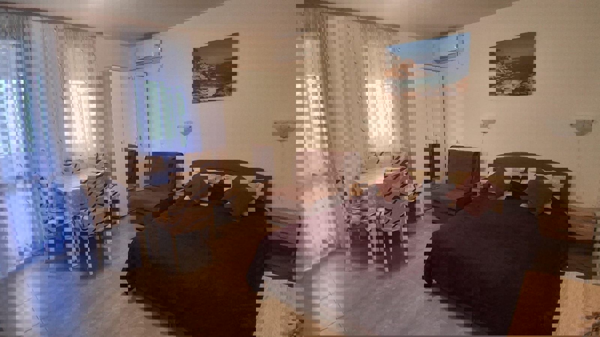 ČERVAR PORAT-PRODAMO OBNOVLJENO STANOVANJE, 1. NADSTROPJE