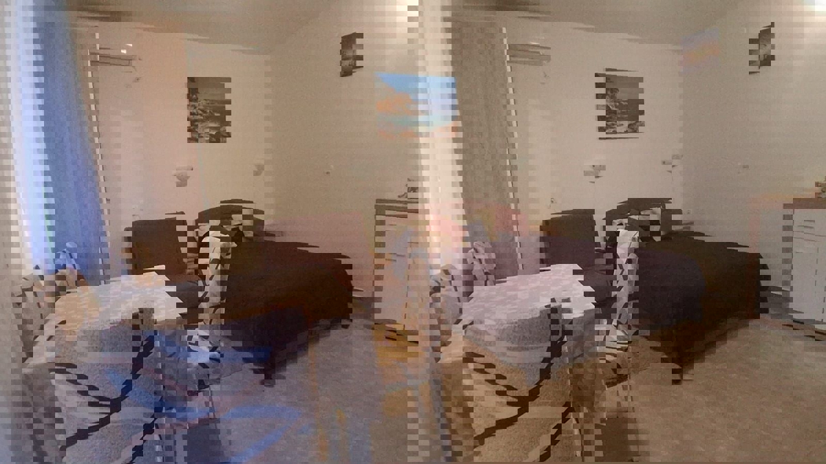 ČERVAR PORAT-PRODAMO OBNOVLJENO STANOVANJE, 1. NADSTROPJE