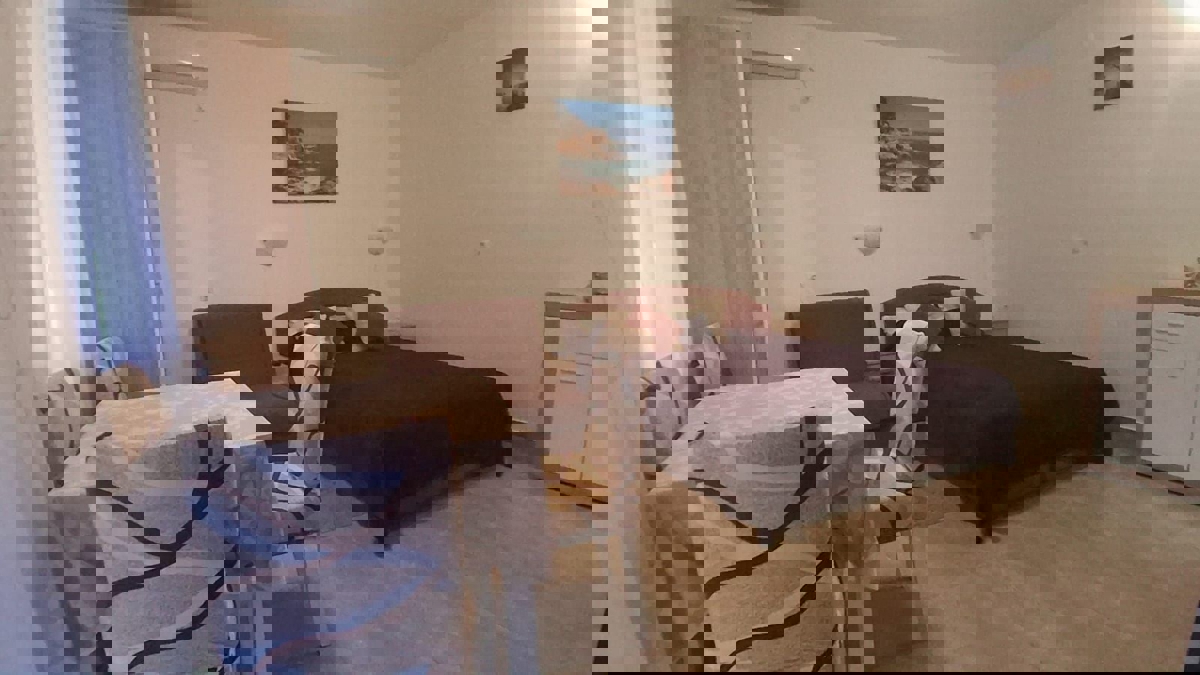 ČERVAR PORAT-PRODAMO OBNOVLJENO STANOVANJE, 1. NADSTROPJE