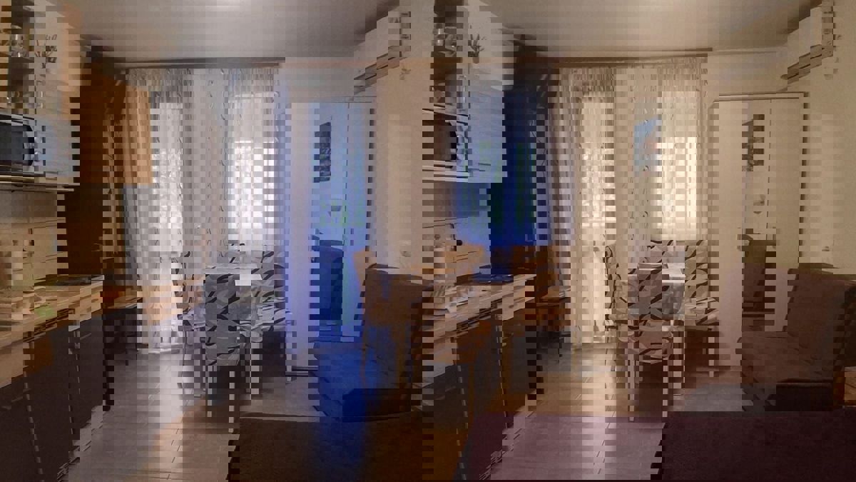 ČERVAR PORAT-PRODAMO OBNOVLJENO STANOVANJE, 1. NADSTROPJE