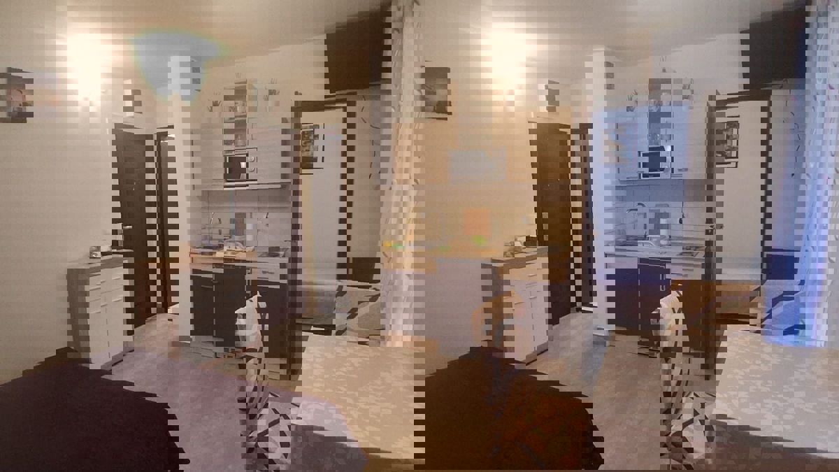 ČERVAR PORAT-PRODAMO OBNOVLJENO STANOVANJE, 1. NADSTROPJE