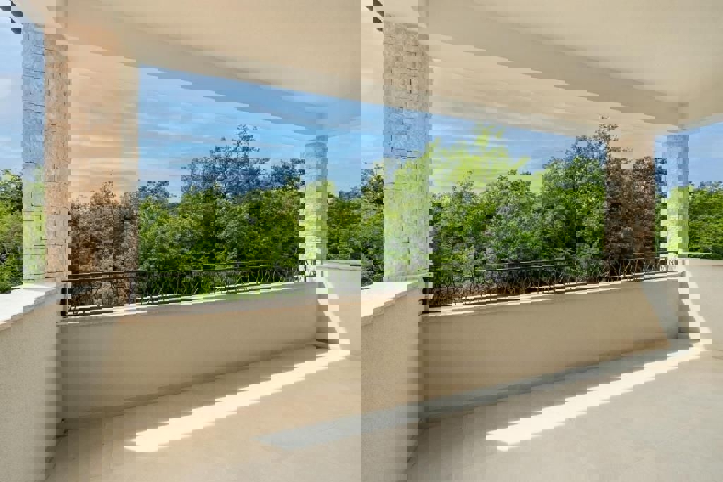 POREČ 2 KM-LUKSUZNA VILA Z BAZENOM PRODAM