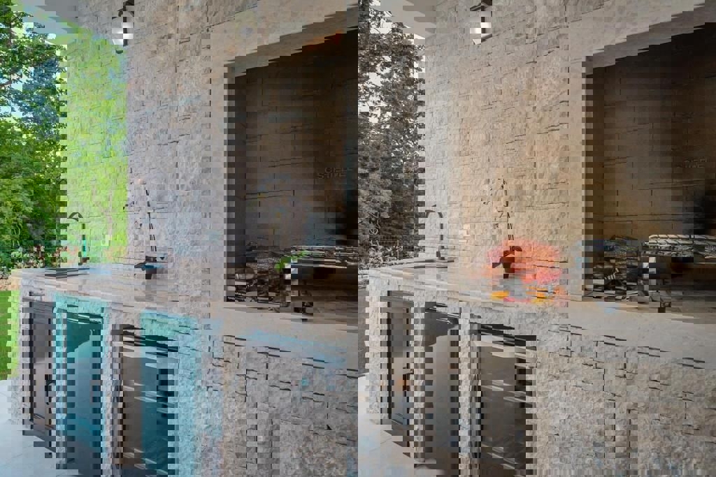 POREČ 2 KM-LUKSUZNA VILA Z BAZENOM PRODAM