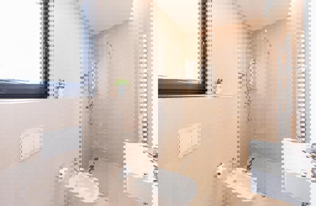 POREČ 2 KM-LUKSUZNA VILA Z BAZENOM PRODAM