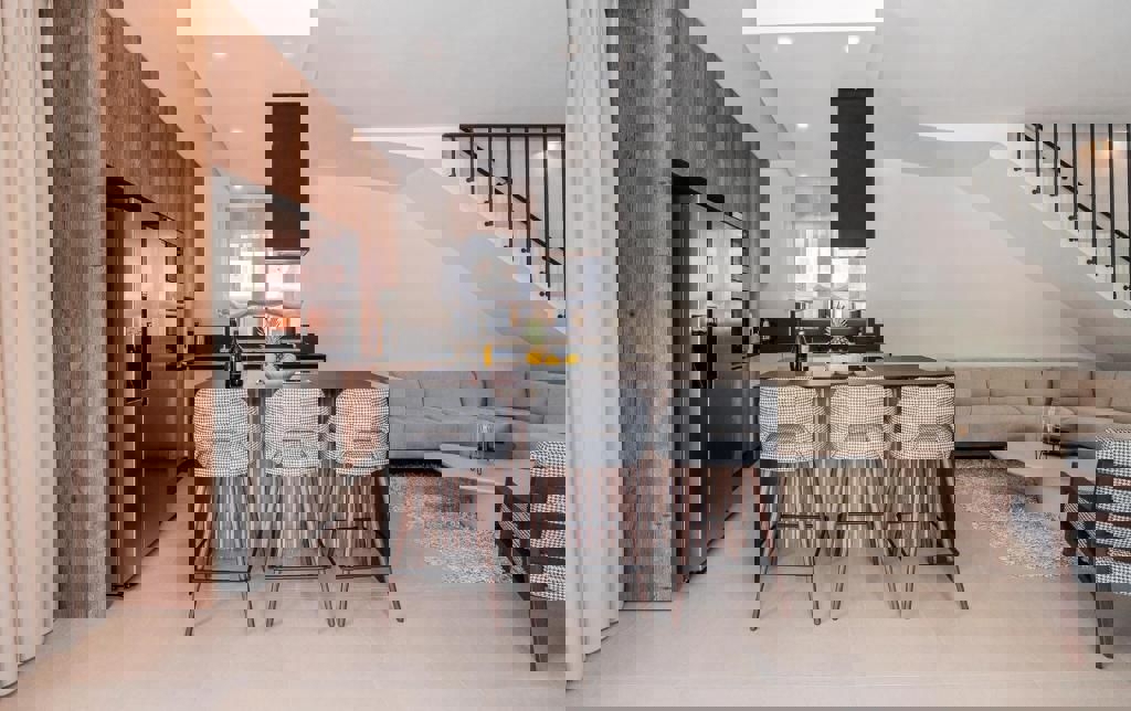 POREČ 2 KM-LUKSUZNA VILA Z BAZENOM PRODAM