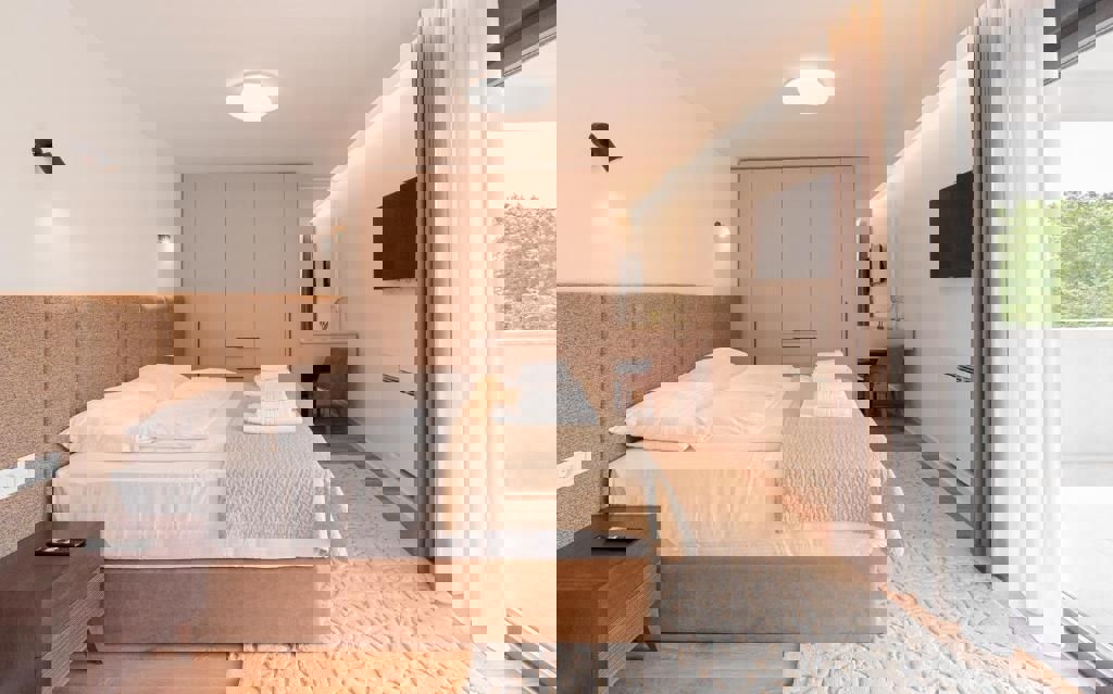 POREČ 2 KM-LUKSUZNA VILA Z BAZENOM PRODAM