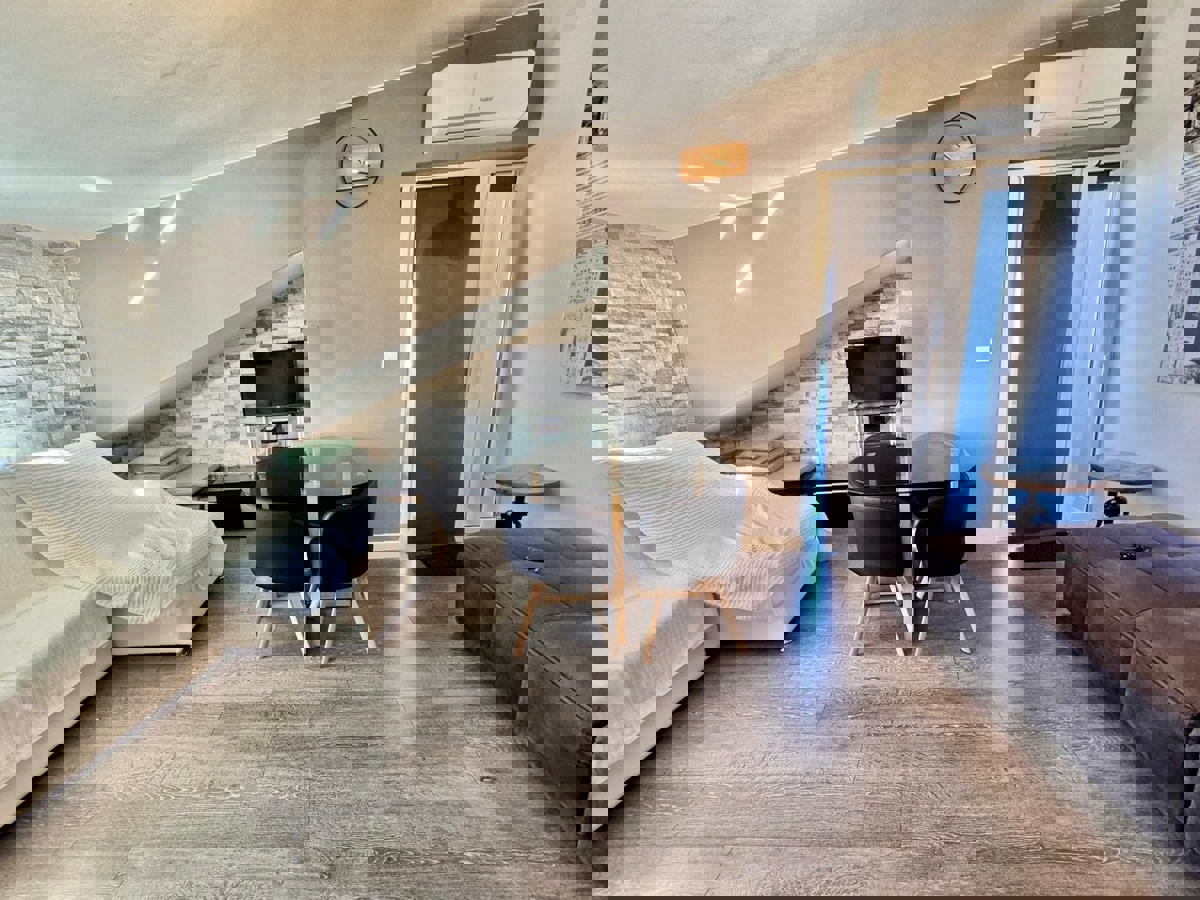 FUNTANA - APARTMA NA PRODAJ 200 M OD PLAŽE