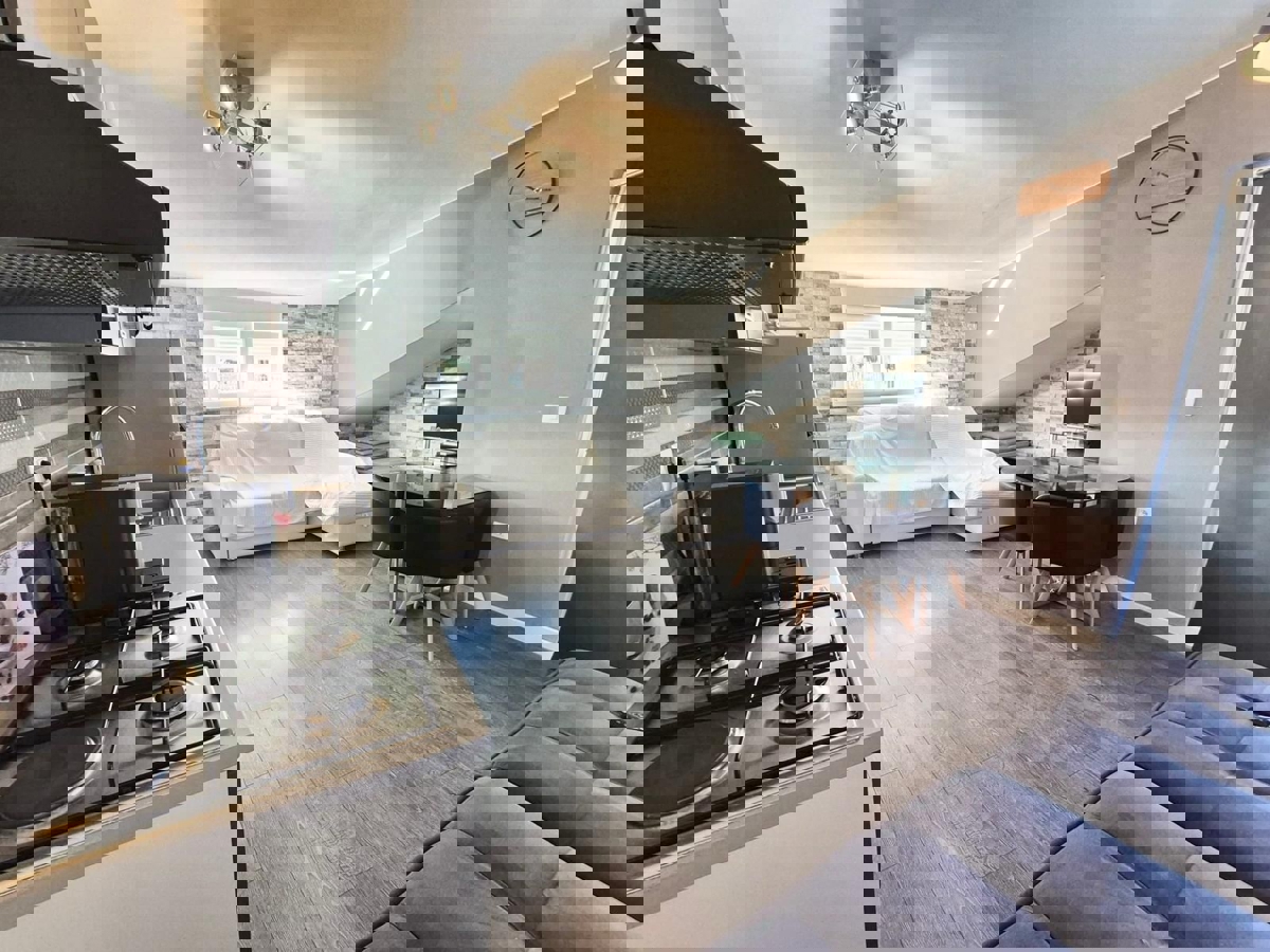 FUNTANA - APARTMA NA PRODAJ 200 M OD PLAŽE