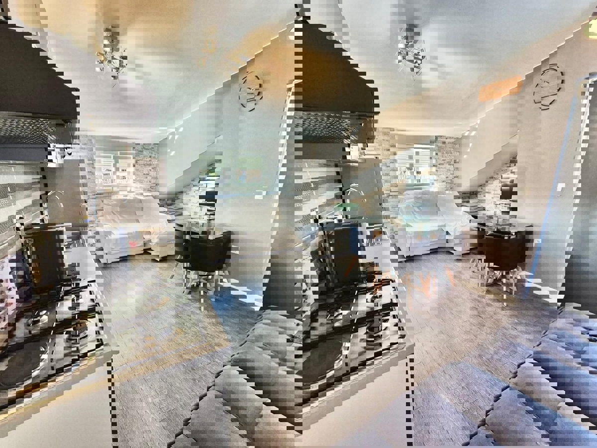 FUNTANA - APARTMA NA PRODAJ 200 M OD PLAŽE