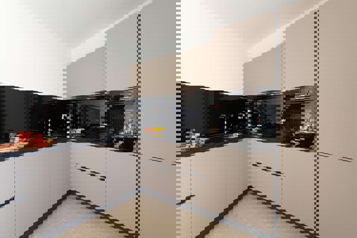 POREČ 2 KM -MEDITERANSKA  VILA Z BAZENOM NA PRODAJO