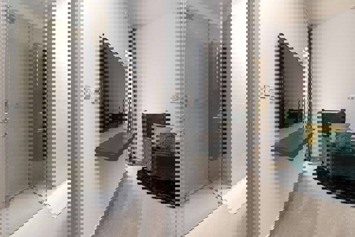 POREČ 2 KM -MEDITERANSKA  VILA Z BAZENOM NA PRODAJO