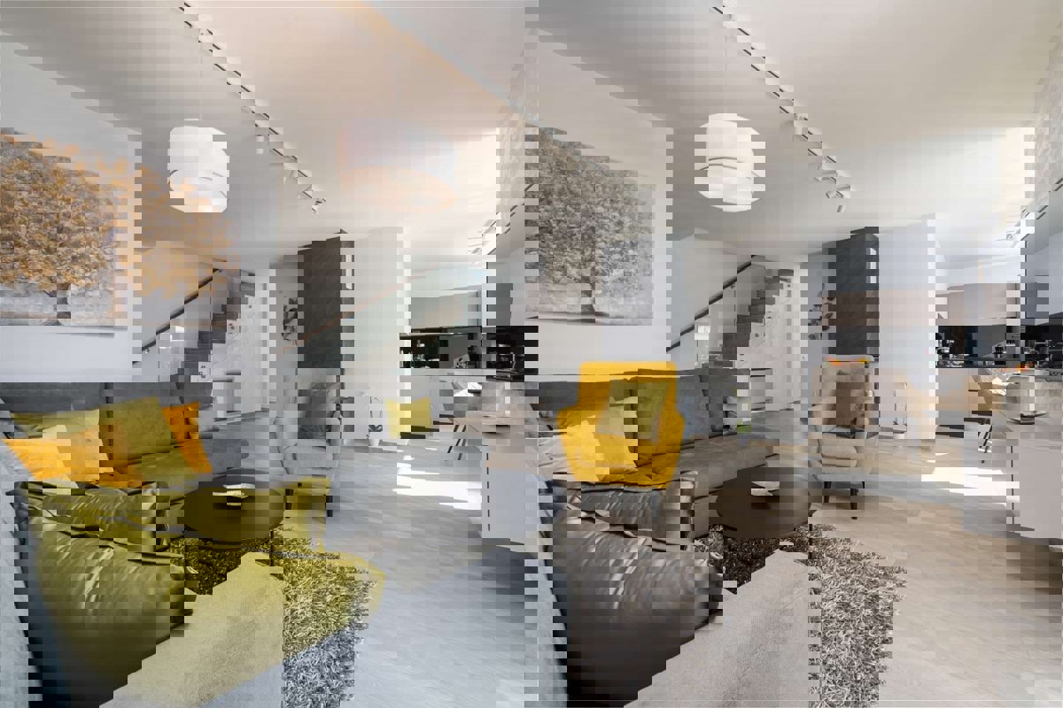 POREČ 2 KM -MEDITERANSKA  VILA Z BAZENOM NA PRODAJO