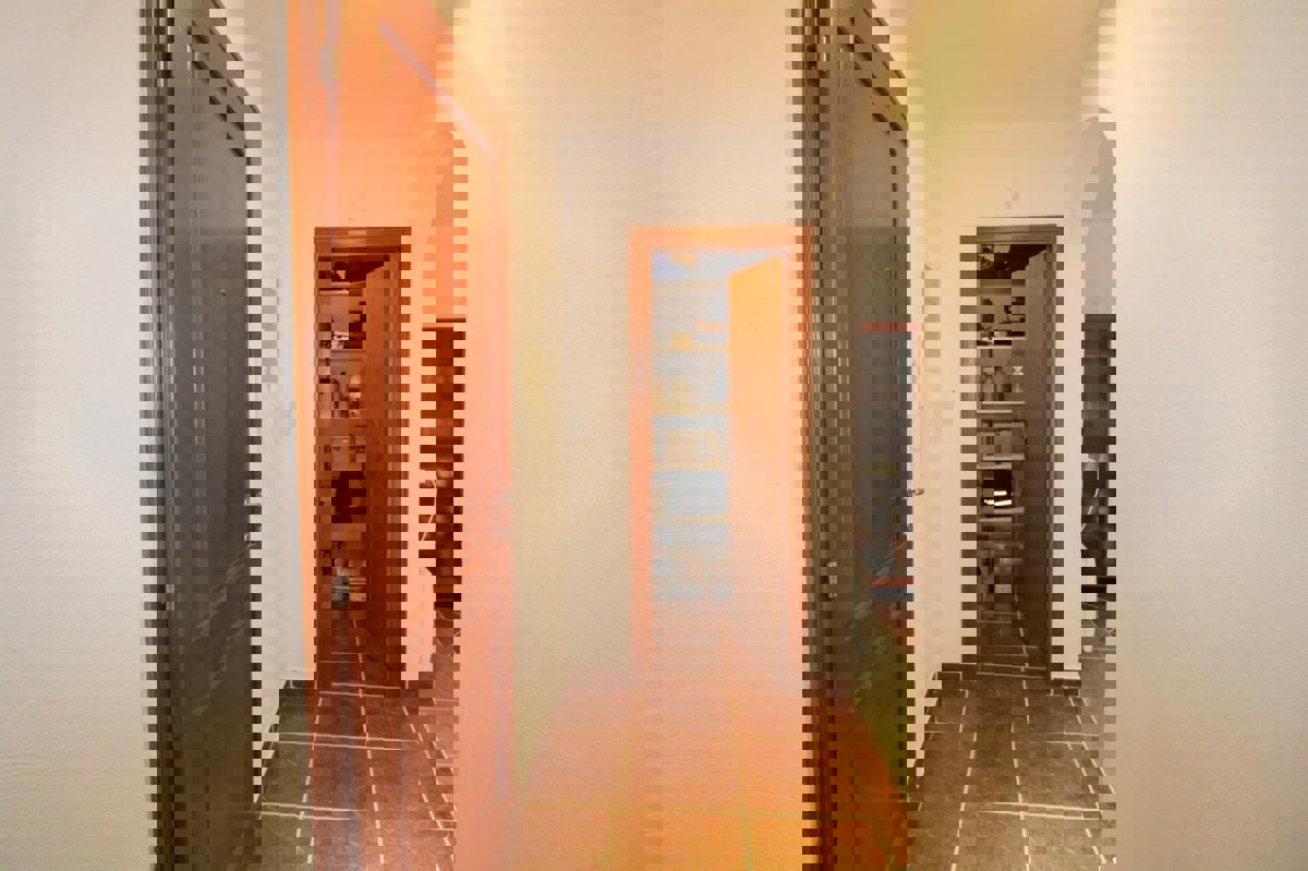 POREČ 2 KM -MEDITERANSKA  VILA Z BAZENOM NA PRODAJO