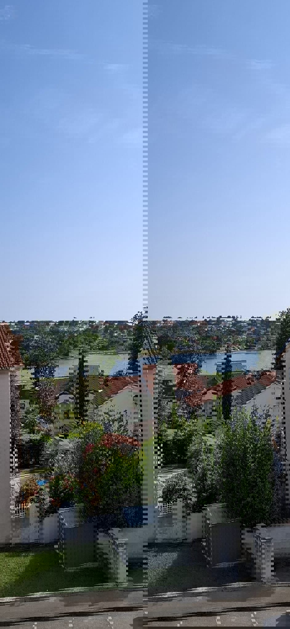 NOVIGRAD OKOLICA - PRODAMO STANOVANJE 200 M OD MORJA