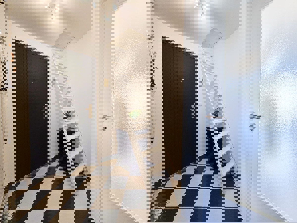 POREČ - APARTMA NA PRODAJ 300 M OD PLAŽE IN 500 M OD CENTRA POREČA