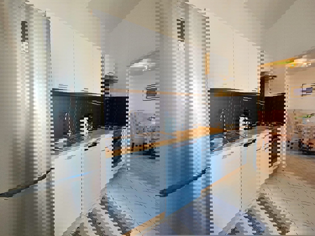 POREČ - APARTMA NA PRODAJ 300 M OD PLAŽE IN 500 M OD CENTRA POREČA