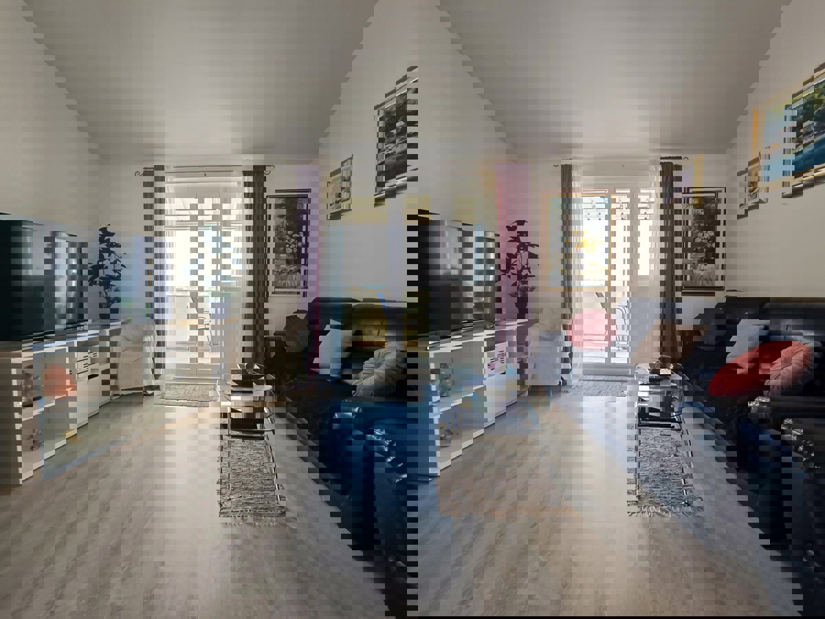 POREČ - APARTMA NA PRODAJ 300 M OD PLAŽE IN 500 M OD CENTRA POREČA