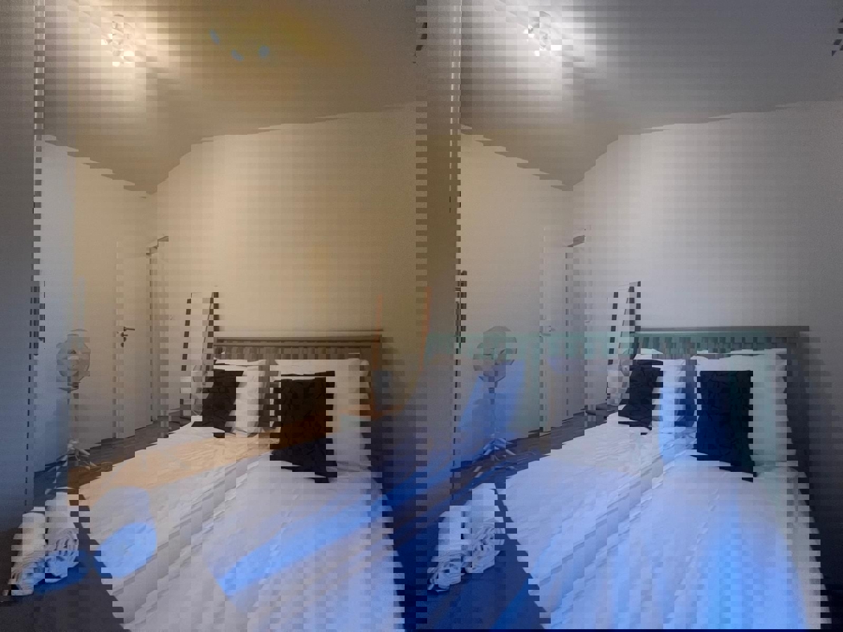 POREČ - APARTMA NA PRODAJ 300 M OD PLAŽE IN 500 M OD CENTRA POREČA