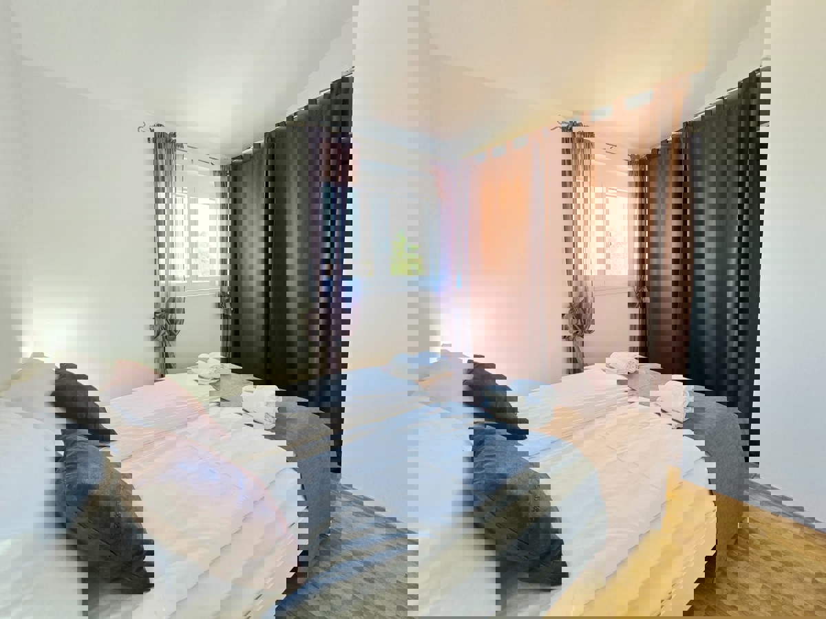 POREČ - APARTMA NA PRODAJ 300 M OD PLAŽE IN 500 M OD CENTRA POREČA