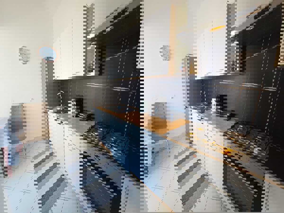 POREČ - APARTMA NA PRODAJ 300 M OD PLAŽE IN 500 M OD CENTRA POREČA