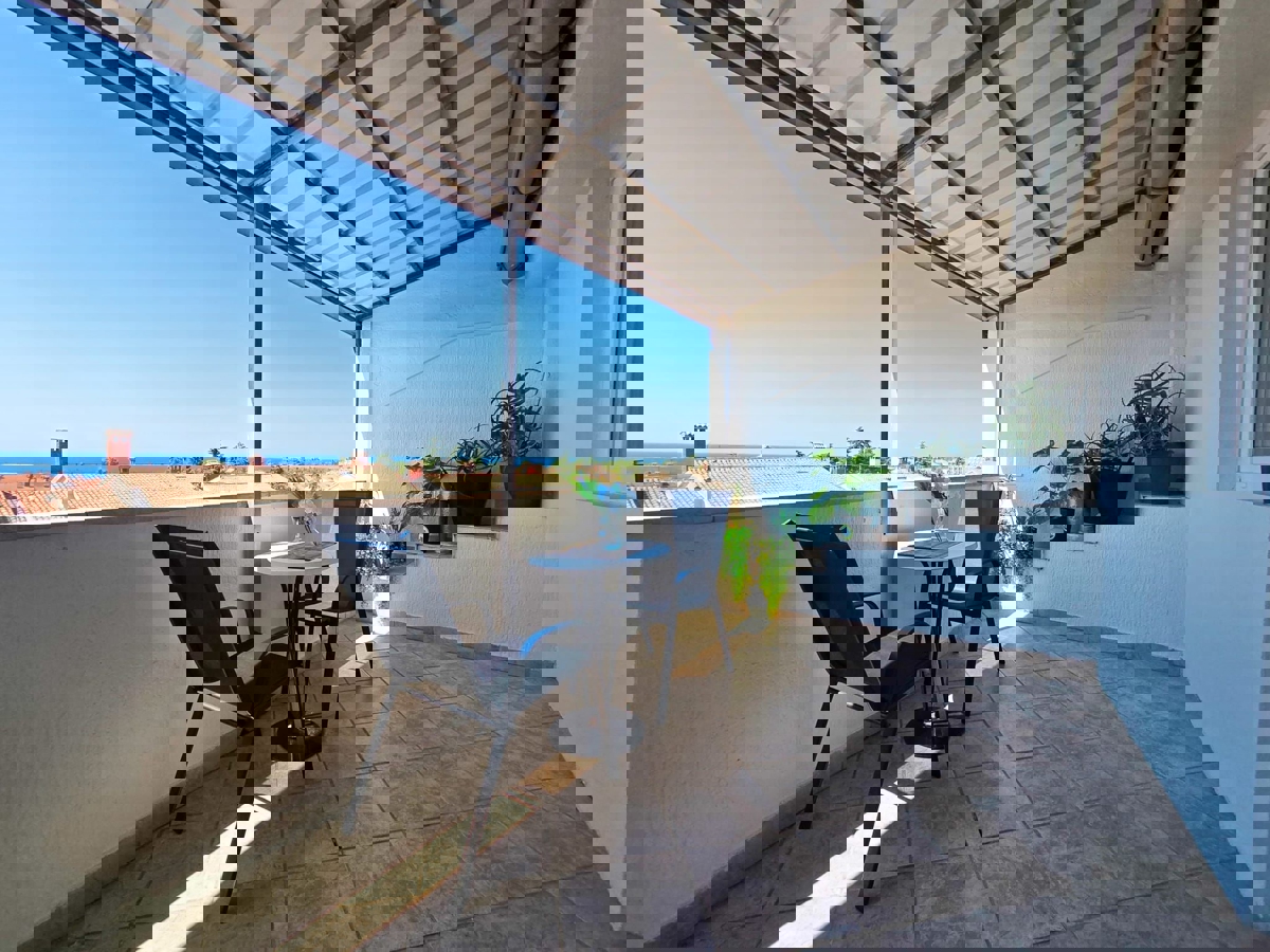 POREČ - APARTMA NA PRODAJ 300 M OD PLAŽE IN 500 M OD CENTRA POREČA