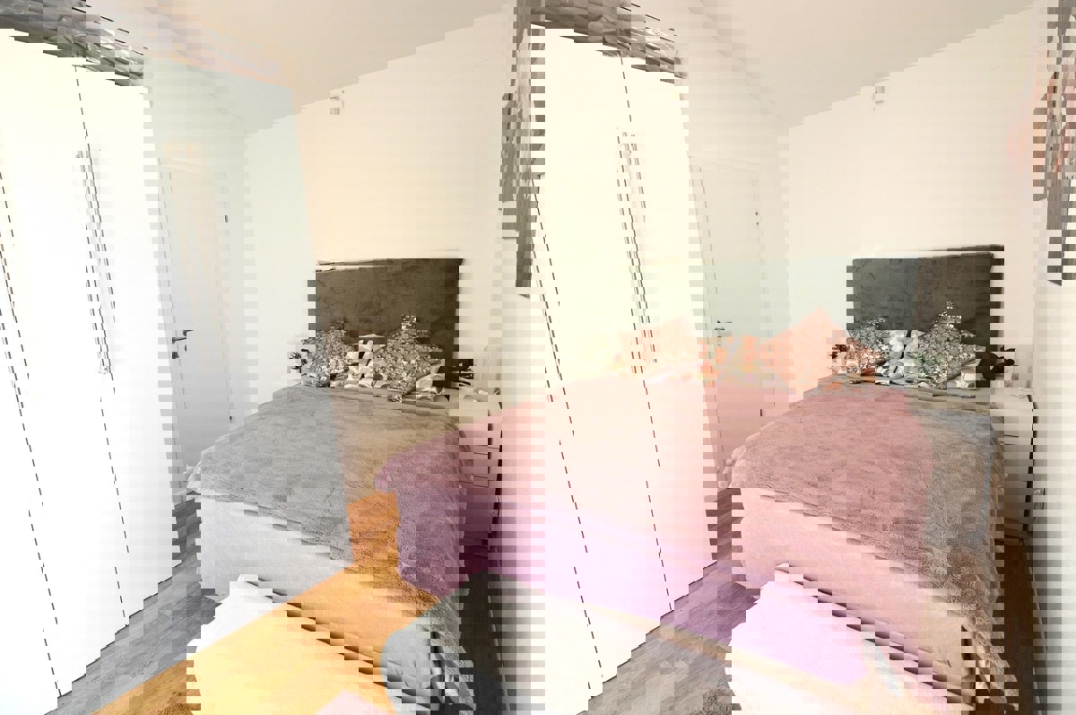 POREČ - PRODAJA MODERNE HIŠE S POGLEDOM NA MORJE