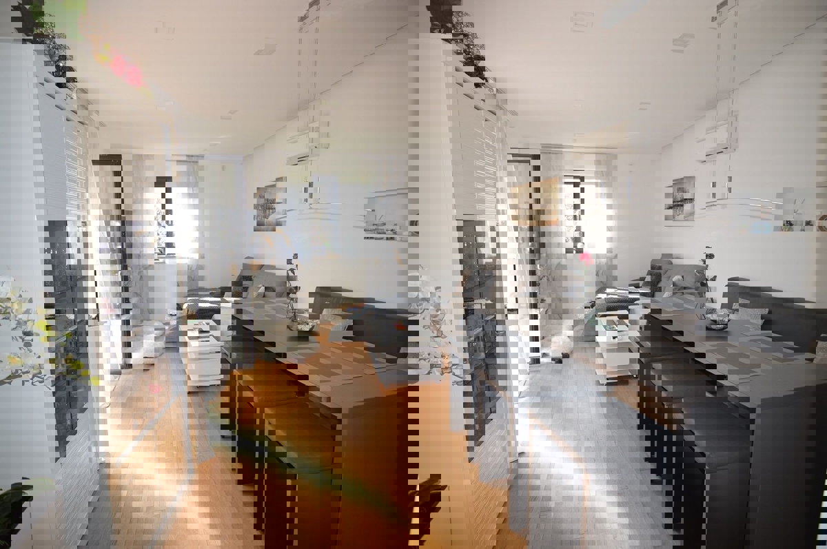 POREČ - PRODAJA MODERNE HIŠE S POGLEDOM NA MORJE