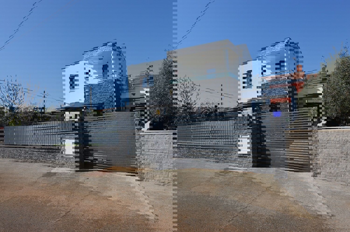 POREČ - PRODAJA MODERNE HIŠE S POGLEDOM NA MORJE