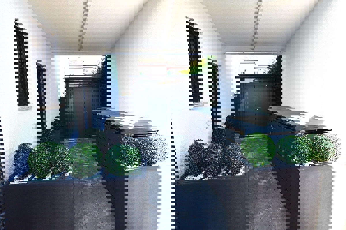 POREČ - PRODAJA MODERNE HIŠE S POGLEDOM NA MORJE