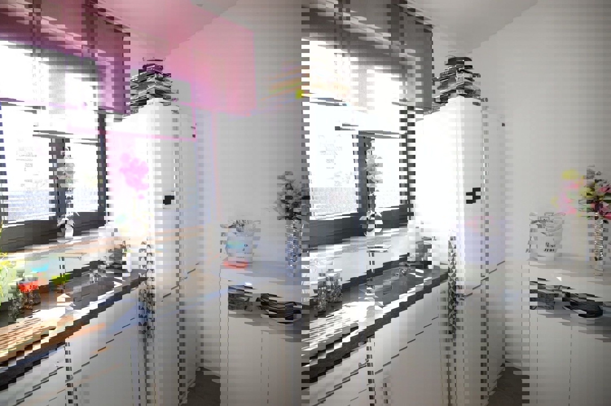 POREČ - PRODAJA MODERNE HIŠE S POGLEDOM NA MORJE