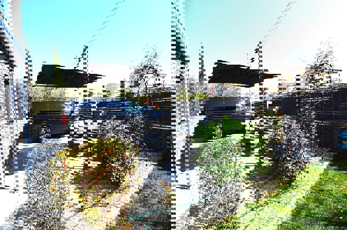 POREČ - PRODAJA MODERNE HIŠE S POGLEDOM NA MORJE