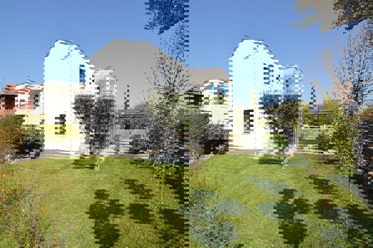 POREČ - PRODAJA MODERNE HIŠE S POGLEDOM NA MORJE