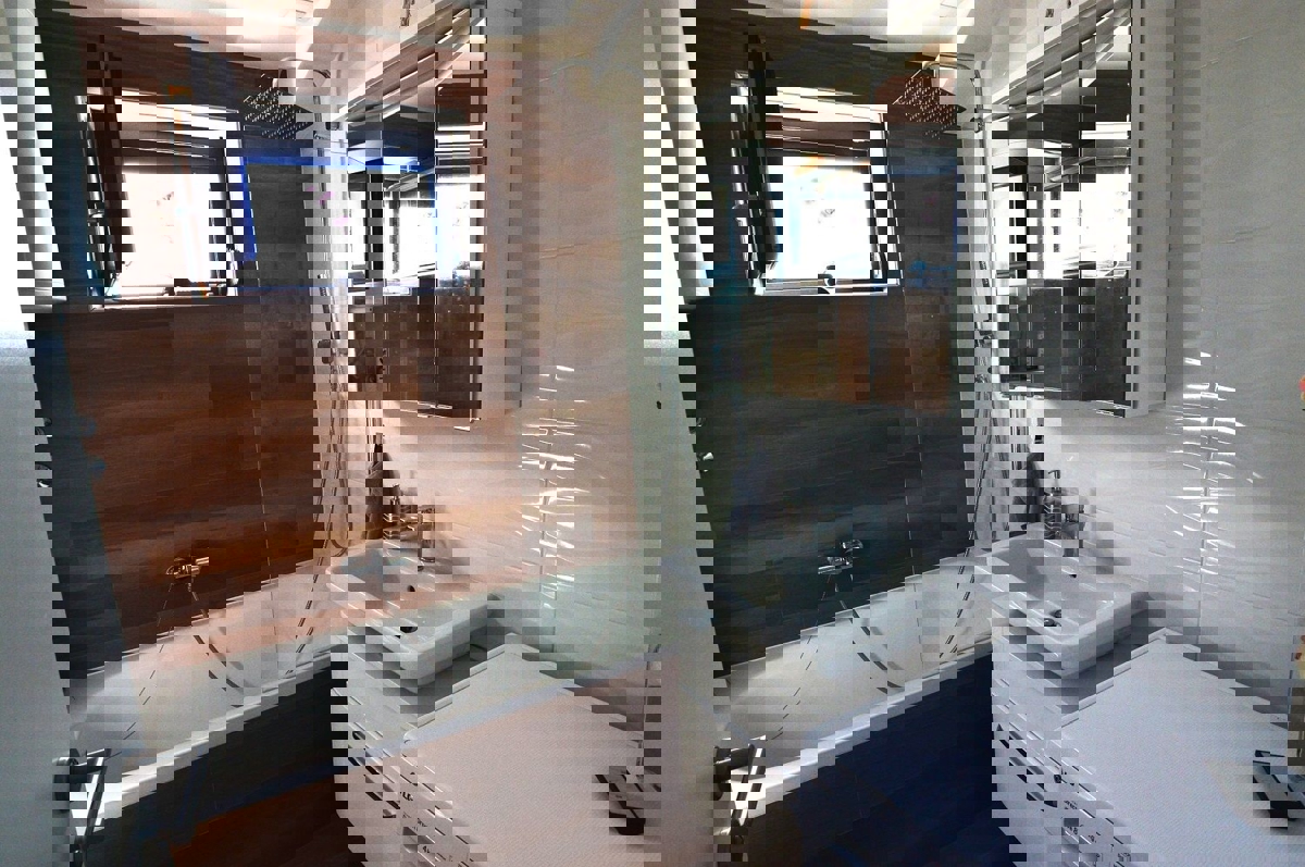 POREČ - PRODAJA MODERNE HIŠE S POGLEDOM NA MORJE