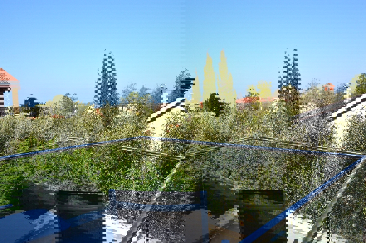 POREČ - PRODAJA MODERNE HIŠE S POGLEDOM NA MORJE