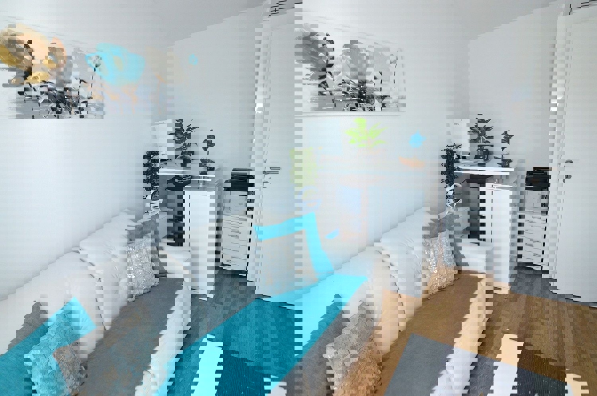 POREČ - PRODAJA MODERNE HIŠE S POGLEDOM NA MORJE