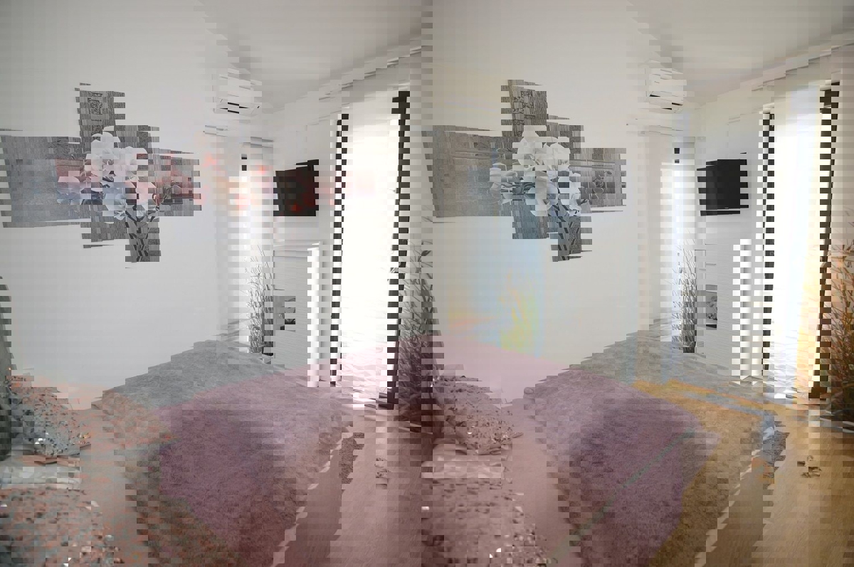 POREČ - PRODAJA MODERNE HIŠE S POGLEDOM NA MORJE