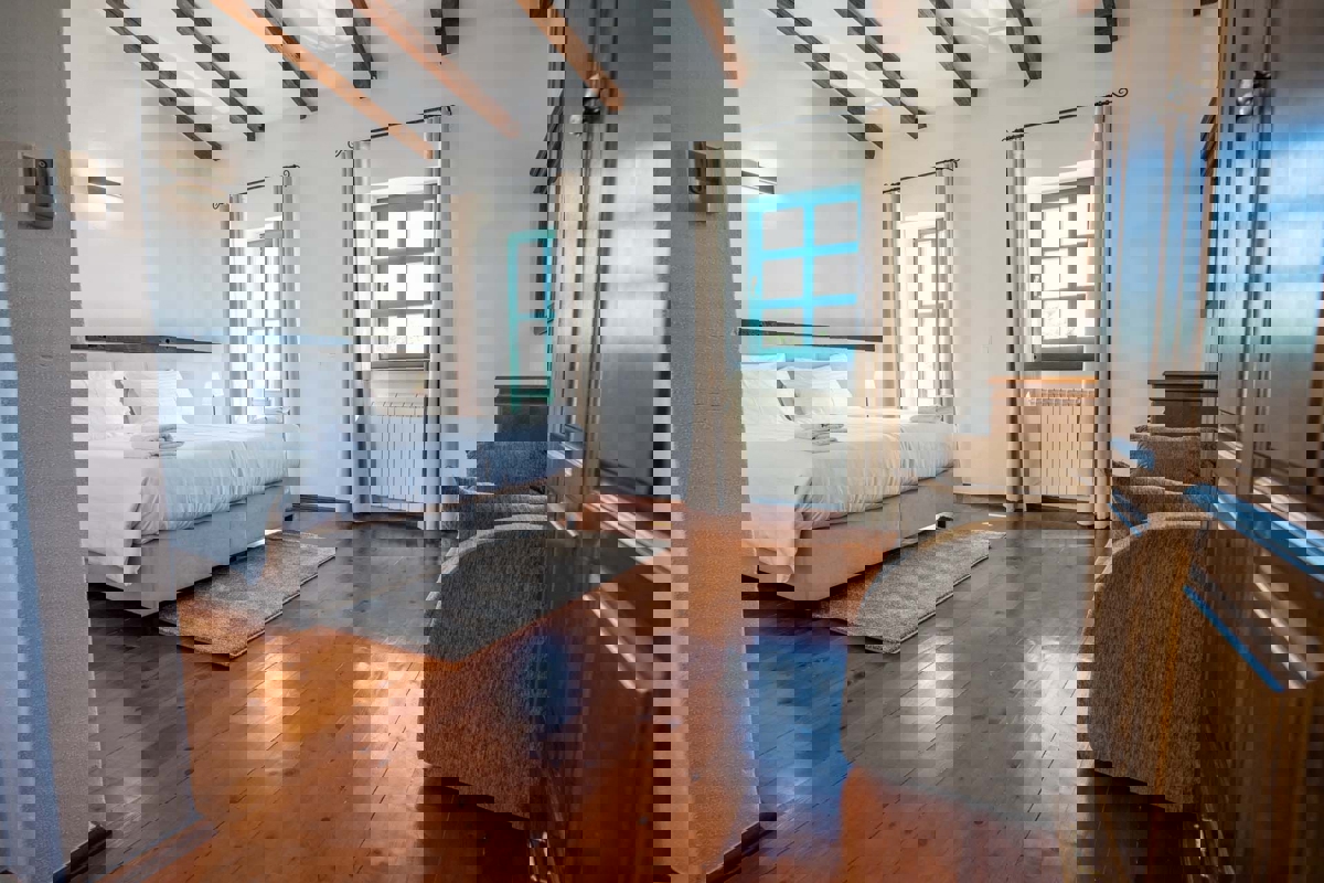 SVETI LOVREČ - RUSTIKALNA VILA Z BAZENOM NA PRODAJ